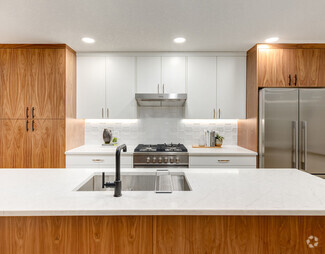 Building Photo - 1702 17 Av SW