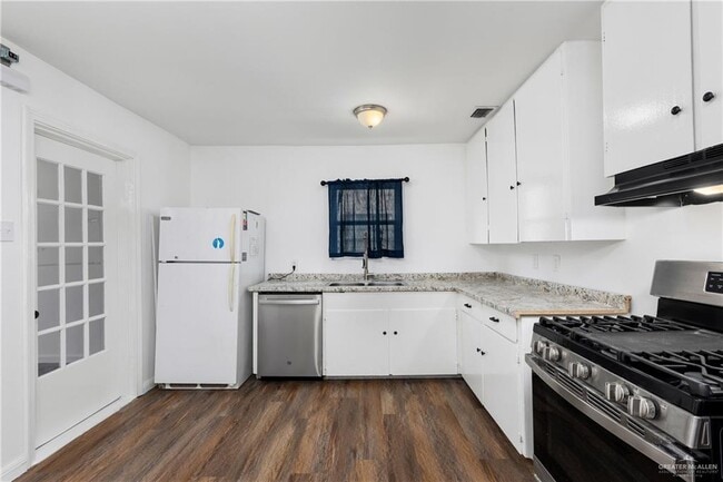 Building Photo - 21 S 6th St