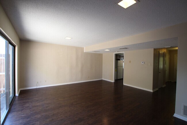 Building Photo - Delmar Dr. 2522/2524