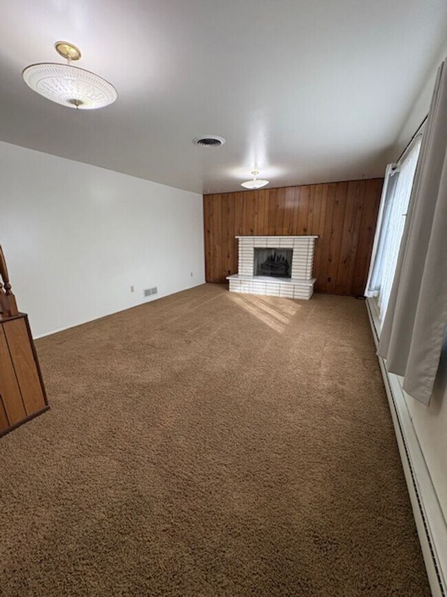 Foto del edificio - Single-family Home with 2 bedrooms and an office.