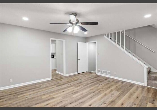 Foto del edificio - 338 Bradley Woods Ct NW