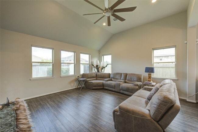 Building Photo - 30434 Butternut Oak Ln