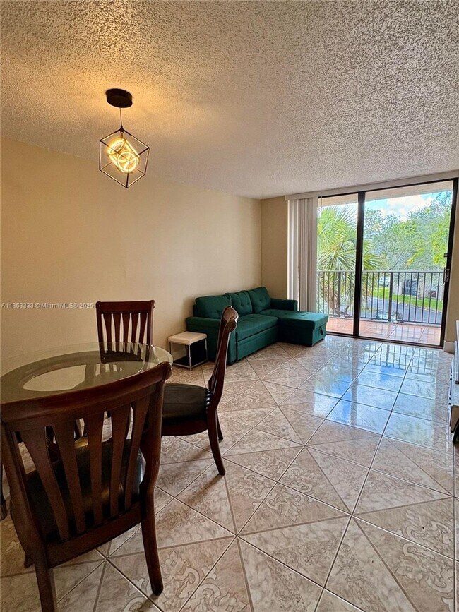 Foto del edificio - 14501 N Kendall Dr