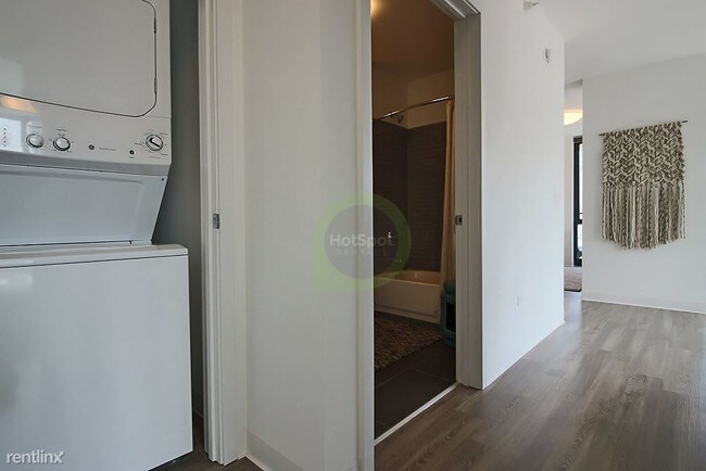 Foto del edificio - 637 N Wells St