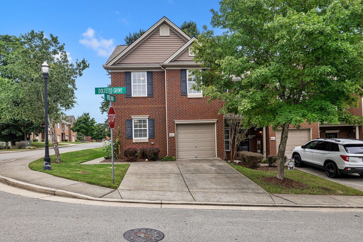 Foto principal - 3 Bedroom with Garage Now Available!