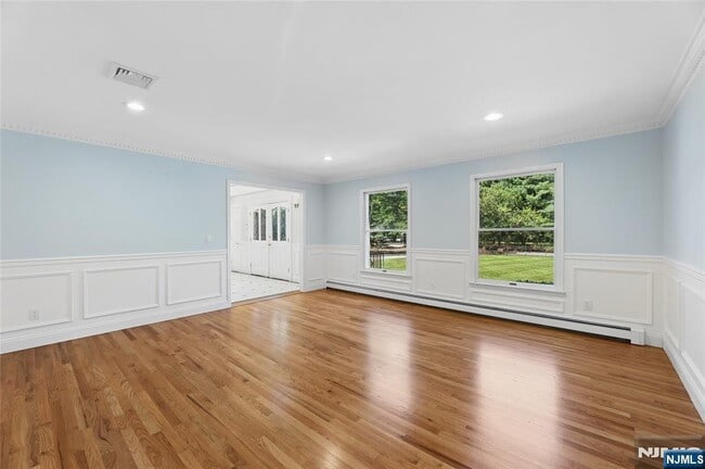 Building Photo - 2 W Saddle River Rd