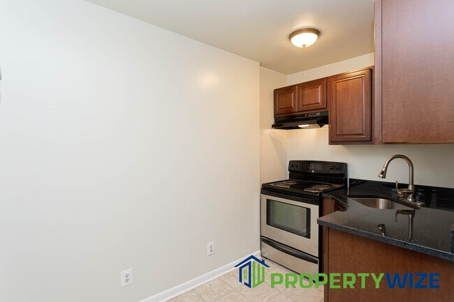 Foto del edificio - 7241 Holabird Ave