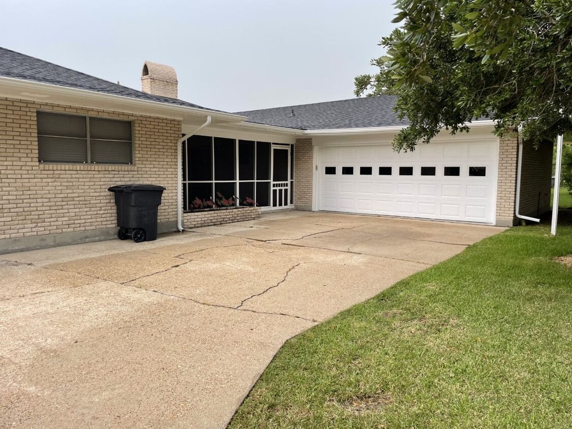 Primary Photo - Home for RENT in North Baton Rouge