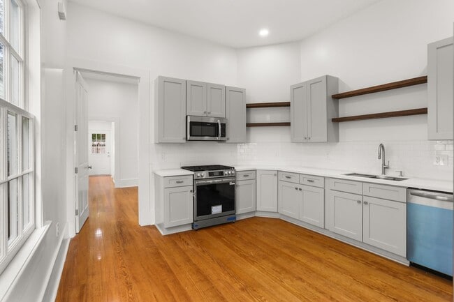 Photo - Charming newly renovated 1 bedroom! One bl... Townhome