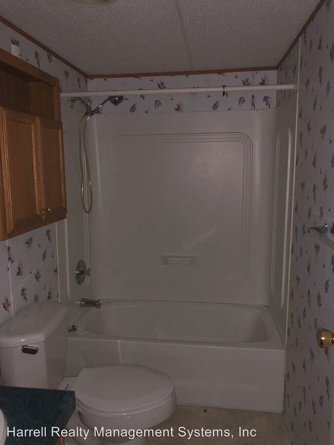 Building Photo - 3 br, 2 bath House - 2601 Robinson Drive #32