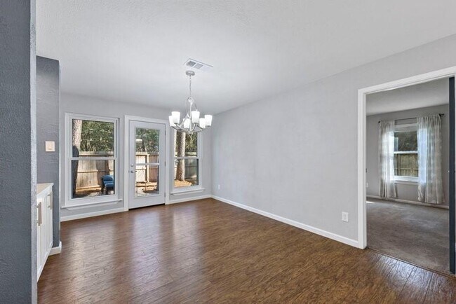 Foto del edificio - 19 Sylvan Forest Dr