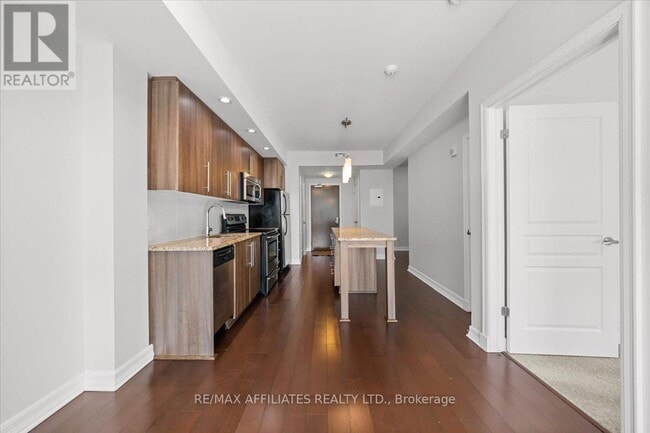 Building Photo - 238 Besserer St