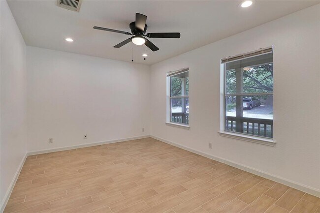 Foto del edificio - 15003 Chamberlain Ct