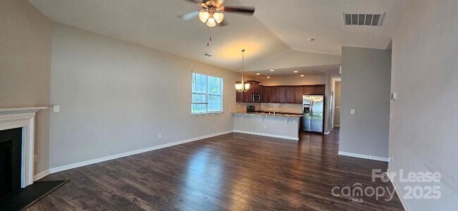 Foto del edificio - 6828 Pennyroyal Wy