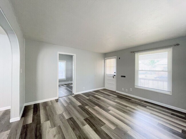 Foto del edificio - Spacious 3 bedroom home