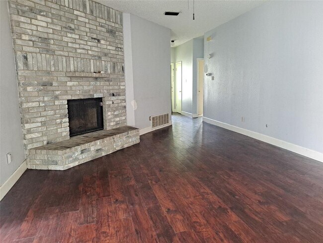 Building Photo - 16401 Framingham Cir