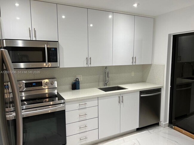 Foto del edificio - 1125 NE 210th Terrace