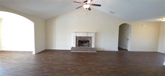 Building Photo - 2125 Savannah Dr