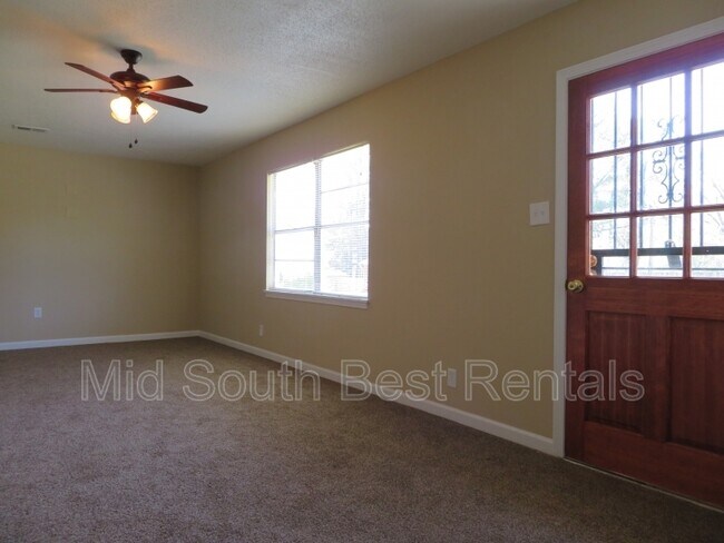 Building Photo - 2336 Millbrook Ave