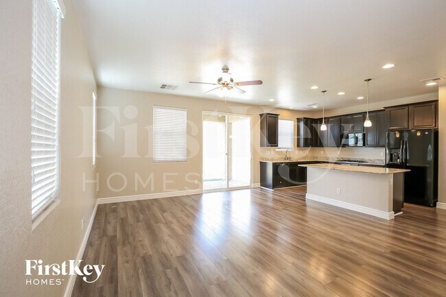 Foto del edificio - 5605 N Balsam St