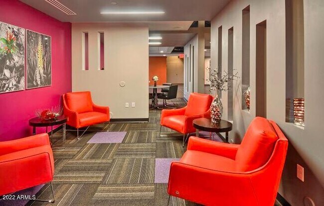 Building Photo - 535 Thomas Rd