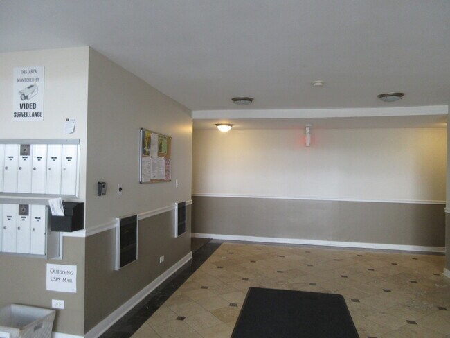 Building Photo - 2501 W Bryn Mawr Ave