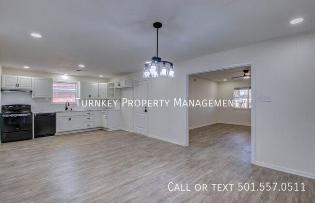 Foto del edificio - 5821 Freeland Dr