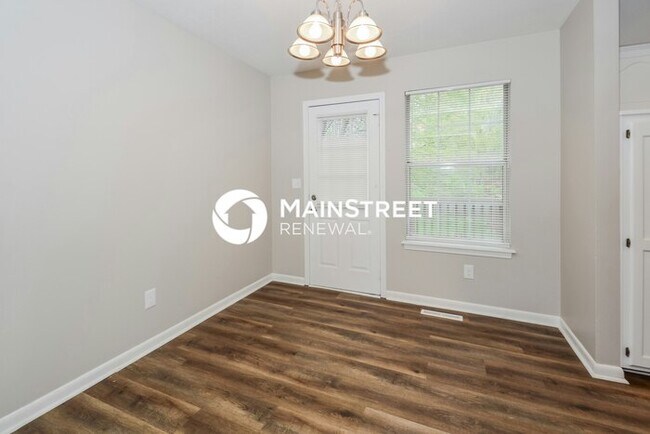 Foto del edificio - 3 Bedroom Pet-Friendly Home in Lees Summit, MO with Main Street Renewal