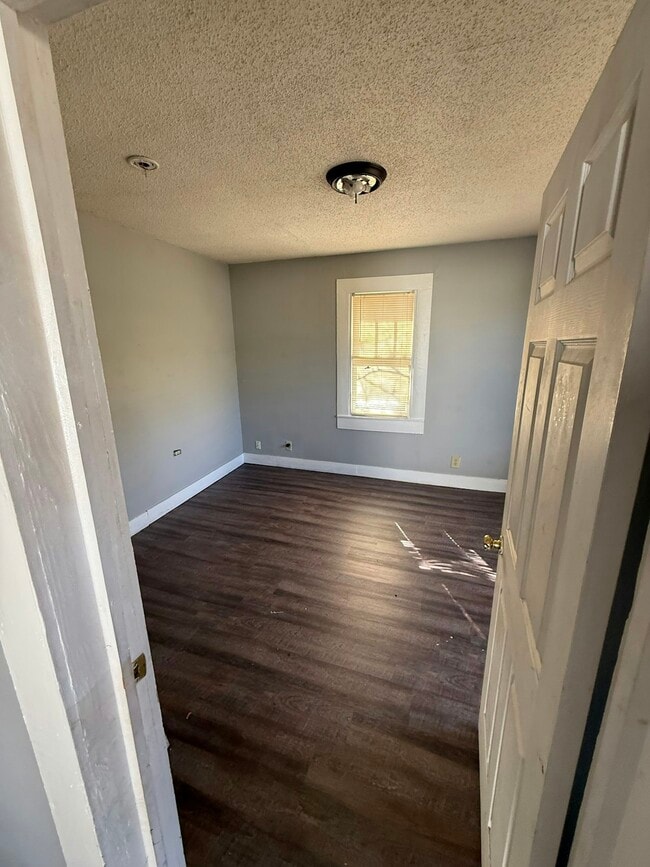 Building Photo - 1161 McRae Ave