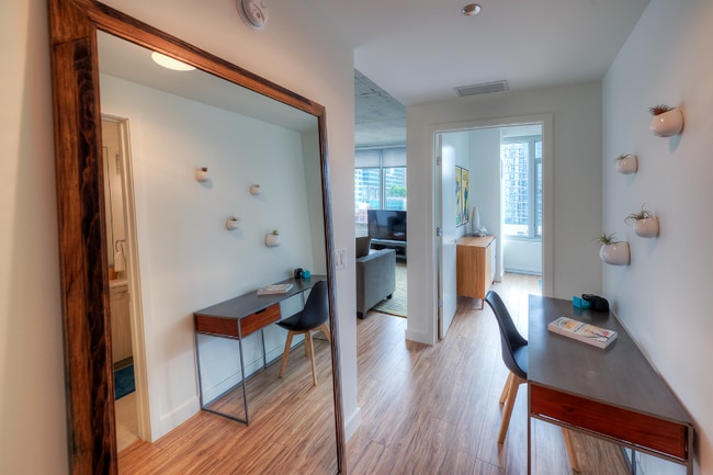 Building Photo - 160 N Desplaines St