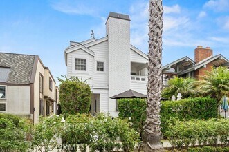 Building Photo - 426 Goldenrod Ave