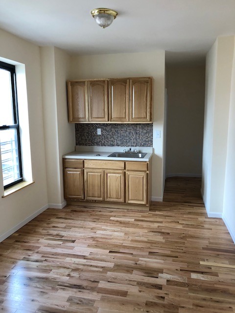 Foto principal - 620 E 186th St