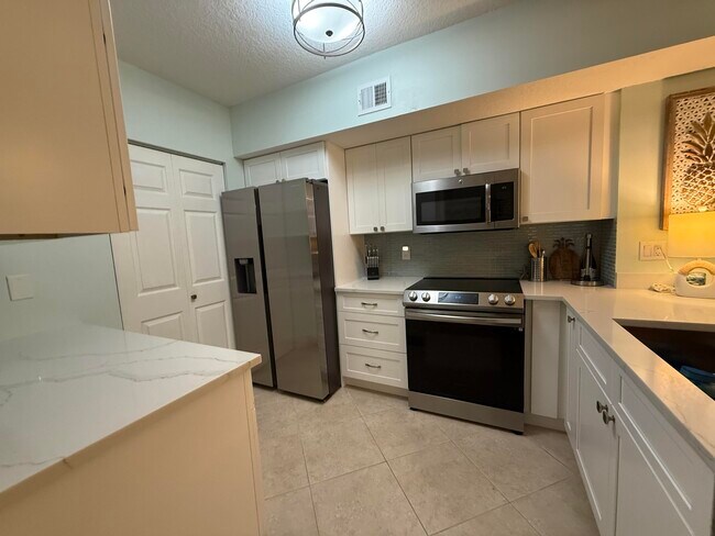 Foto del edificio - 236 Village Blvd
