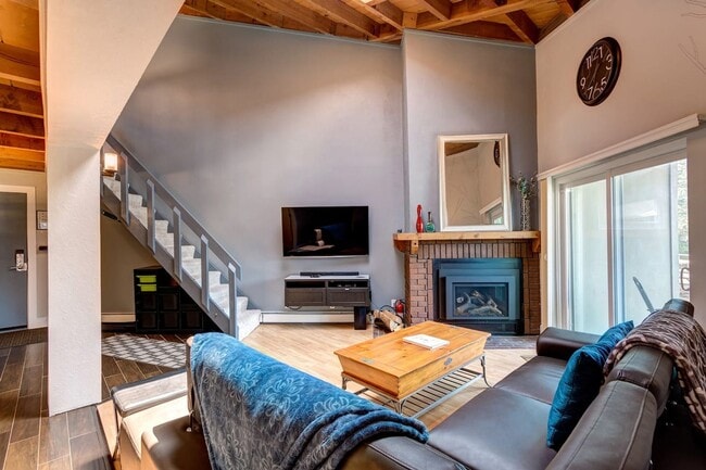 Building Photo - Large 2 BR + Loft in Wildernest (Sleeps li...