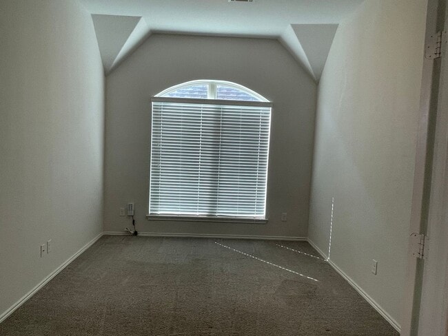 Building Photo - 4 Bedroom/3 Bath Kallinson Ranch Subdivision