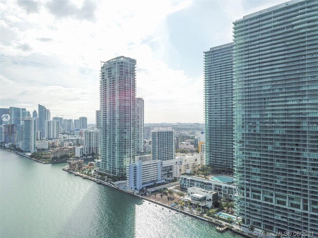 Foto del edificio - 650 NE 32nd St