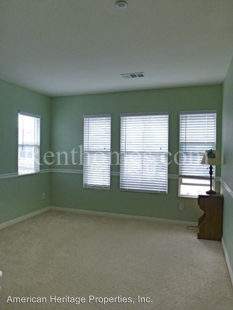 Building Photo - 10518 Hollingsworth Way
