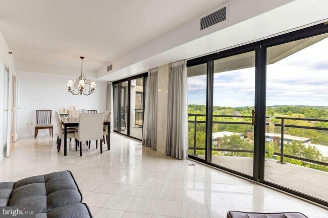 Foto del edificio - 1530 Key Blvd