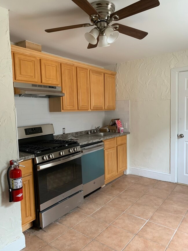 Kitchen - 437 Maple Ave