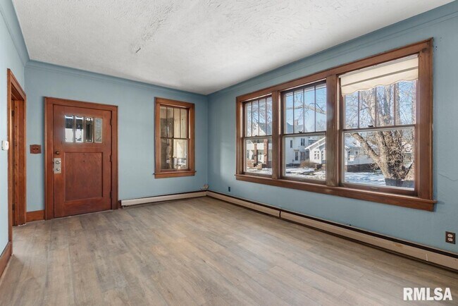 Foto del edificio - 1816 W Callender Ave