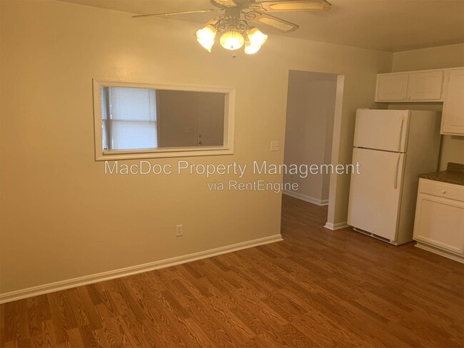 Building Photo - 401 Polk Dr