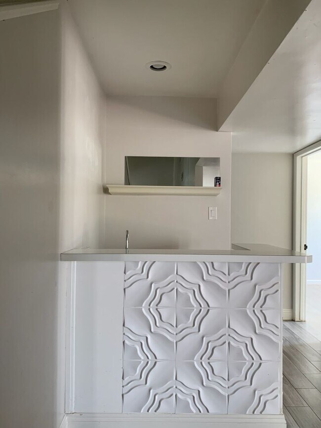 Foto del edificio - Beautiful 5 Bedroom, 3 Bathroom Home with a Pool in NE Bakersfield