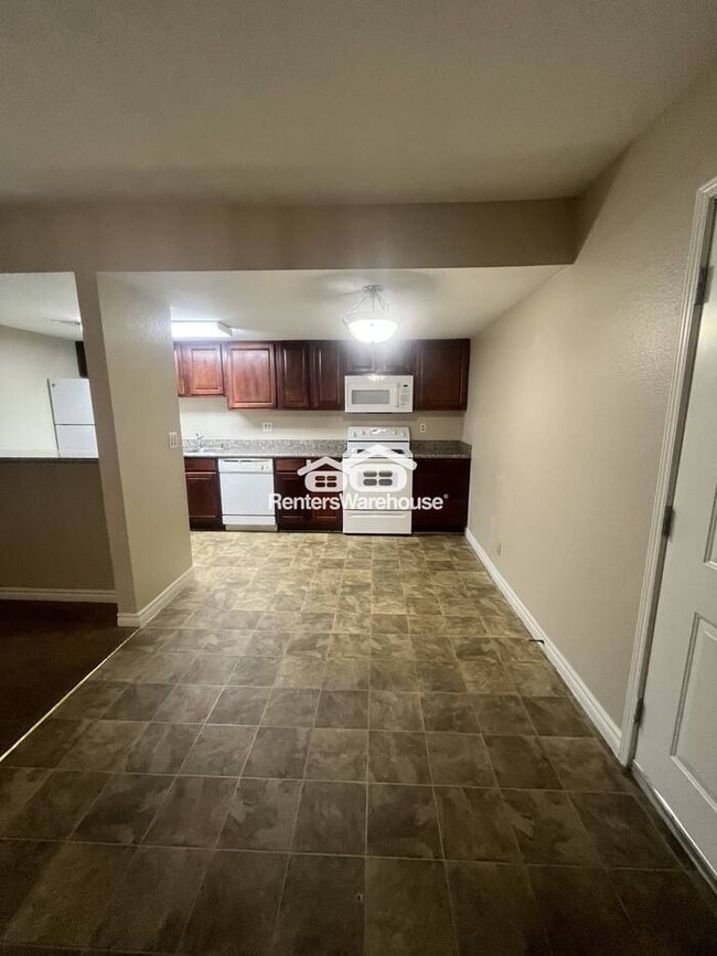 Building Photo - Avail Immediately: Beautiful 2 Bedroom 1 Bathroom condo Freshly Painted, New Carpet