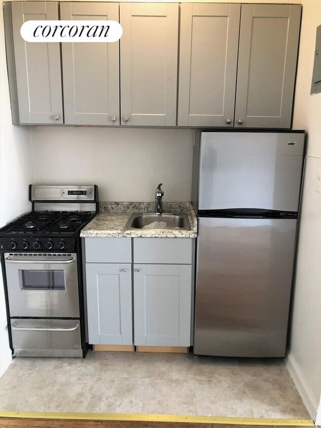 Building Photo - 261 E 71st St