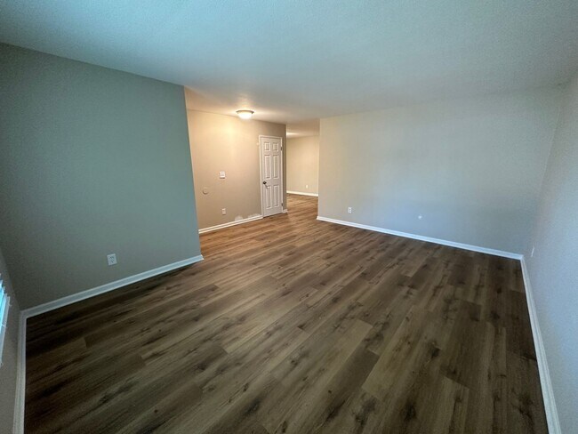 Foto del edificio - Beautiful 4 Bedroom, 2 Bath Single Story Home