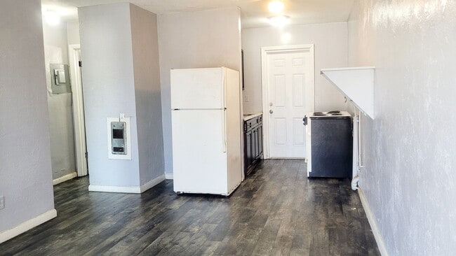 Building Photo - Charles Street Apartments 6