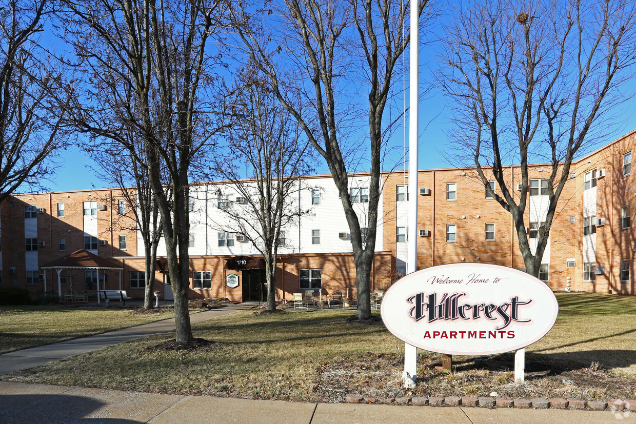 Building Photo - Hillcrest Apartments