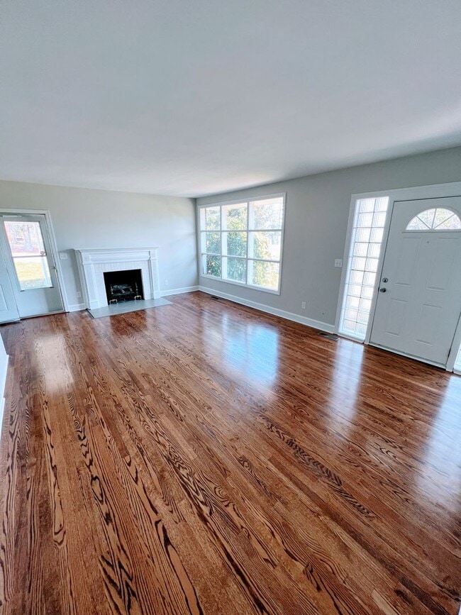 Building Photo - 4 Bedroom Home in Campbell County