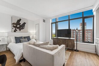 Building Photo - 2286 Cropsey Ave