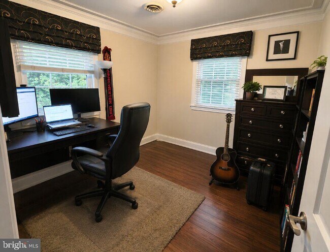 Foto del edificio - 6808 Darby Ln